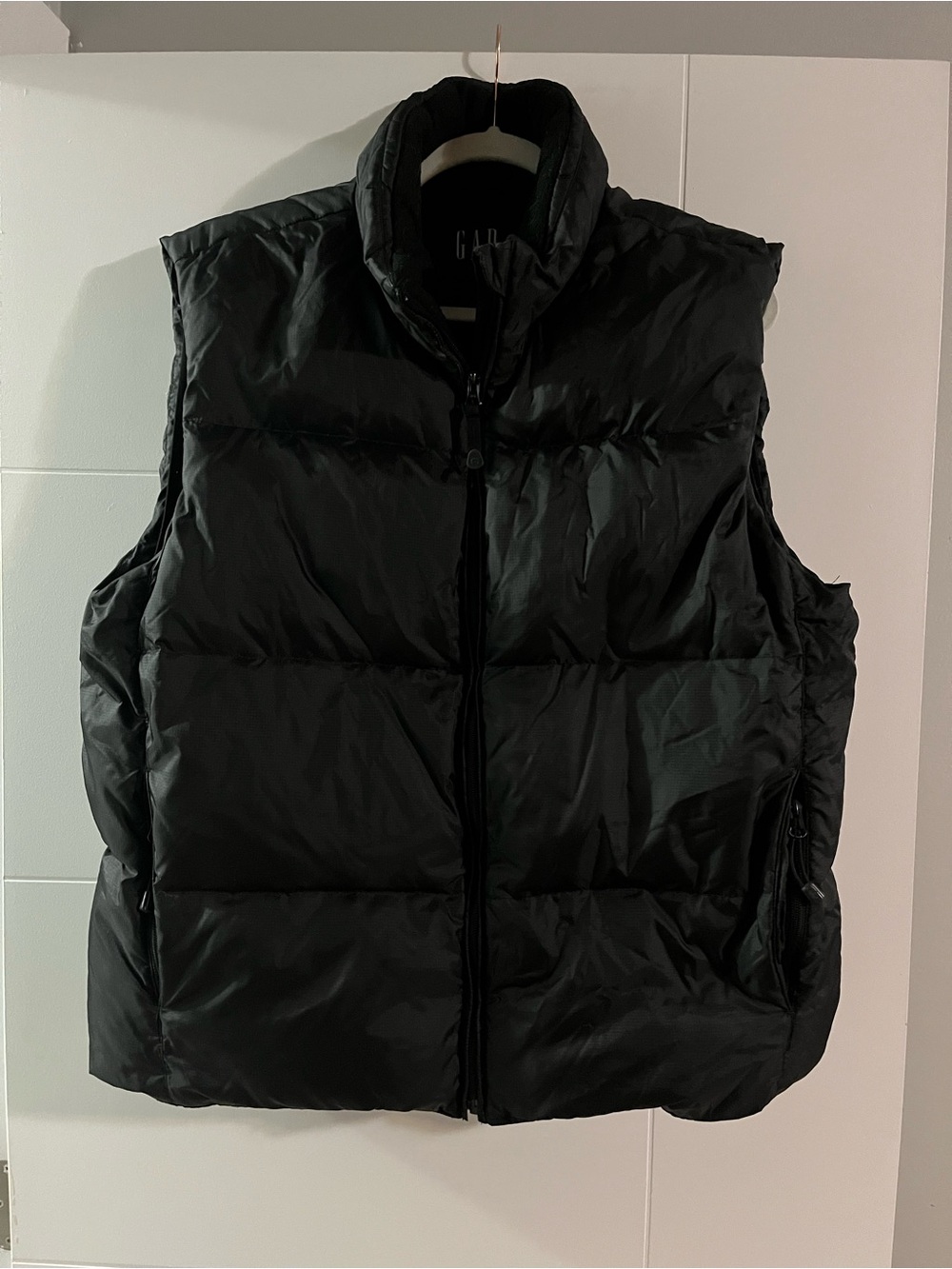 GAP Black Quilted Puffer Vest - Men's Insulated Sleeveless Jacket